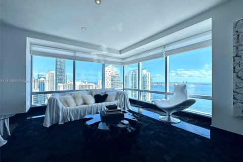 Condominio en alquiler en Miami, Florida, 3 dormitorios, 311.87 m2 № 2077620 - foto 10
