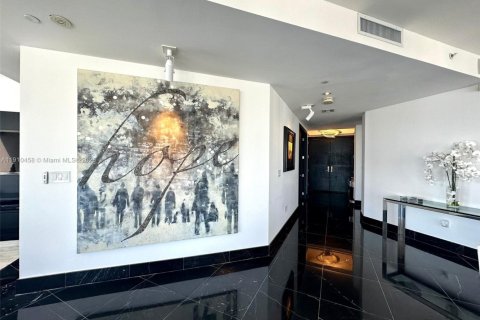 Condominio en alquiler en Miami, Florida, 3 dormitorios, 311.87 m2 № 2077620 - foto 24