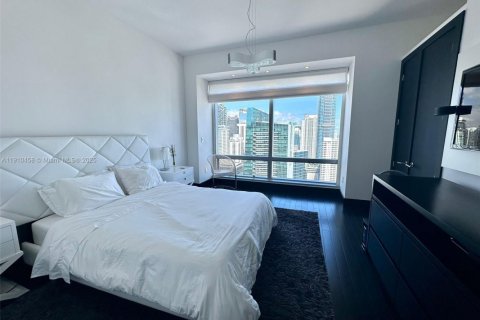 Condominio en alquiler en Miami, Florida, 3 dormitorios, 311.87 m2 № 2077620 - foto 15