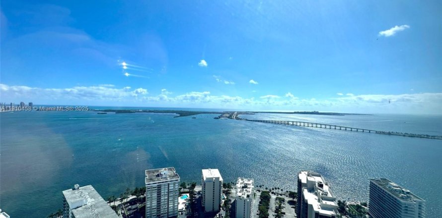 Condominio en Miami, Florida, 3 dormitorios  № 2077620