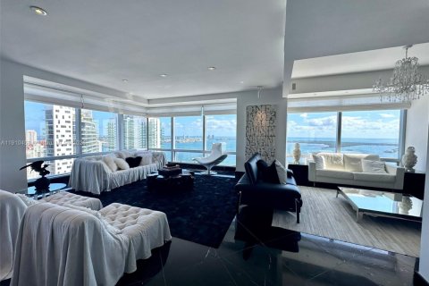 Condominio en alquiler en Miami, Florida, 3 dormitorios, 311.87 m2 № 2077620 - foto 9