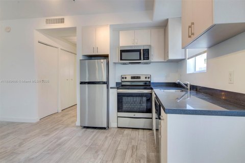 Copropriété à louer à Miami Beach, Floride: 1 chambre, 57.79 m2 № 1938931 - photo 5