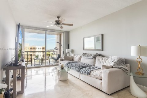 Condominio en venta en Fort Lauderdale, Florida, 1 dormitorio, 75.72 m2 № 1977585 - foto 10