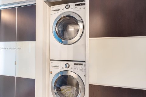 Condominio en venta en Fort Lauderdale, Florida, 1 dormitorio, 75.72 m2 № 1977585 - foto 17