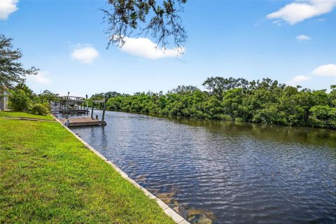 House in Ruskin, Florida 4 bedrooms, 210.14 sq.m. № 1851432 - photo 12