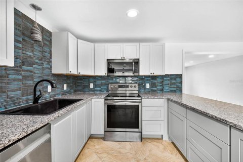 House in Ruskin, Florida 4 bedrooms, 210.14 sq.m. № 1851432 - photo 17
