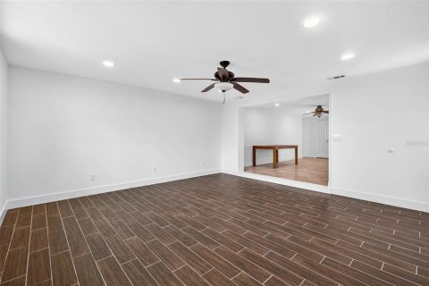 House in Ruskin, Florida 4 bedrooms, 210.14 sq.m. № 1851432 - photo 25