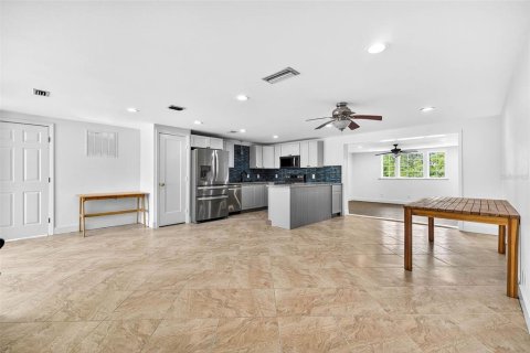 House in Ruskin, Florida 4 bedrooms, 210.14 sq.m. № 1851432 - photo 14