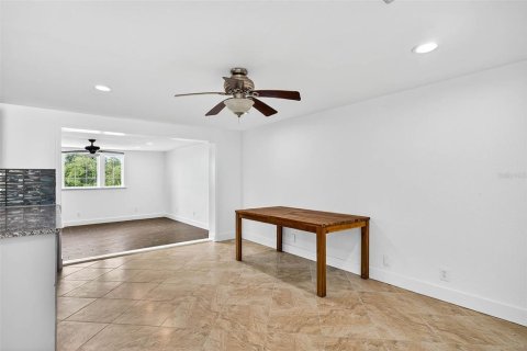 House in Ruskin, Florida 4 bedrooms, 210.14 sq.m. № 1851432 - photo 15