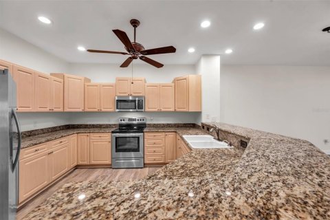 Condo in Treasure Island, Florida, 3 bedrooms  № 1518863 - photo 8