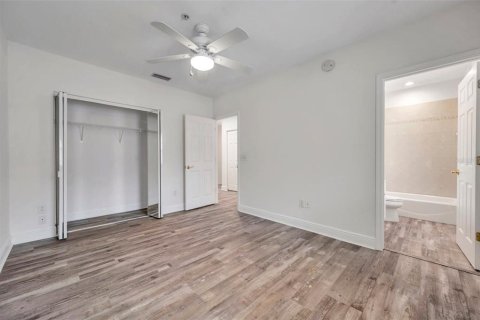 Condo in Treasure Island, Florida, 3 bedrooms  № 1518863 - photo 27