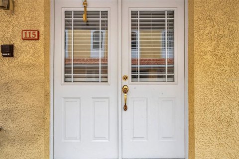 Condo in Treasure Island, Florida, 3 bedrooms  № 1518863 - photo 2