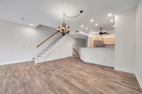 Condo in Treasure Island, Florida, 3 bedrooms  № 1518863 - photo 13