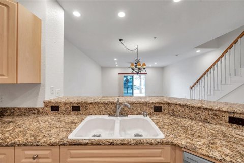 Condo in Treasure Island, Florida, 3 bedrooms  № 1518863 - photo 12