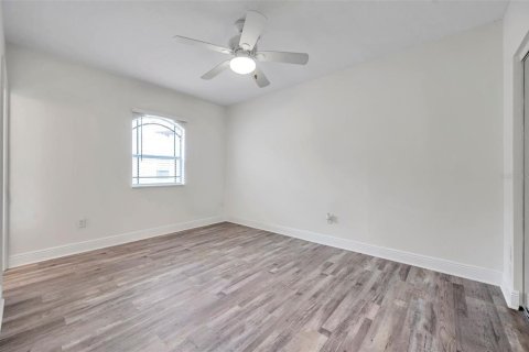 Condo in Treasure Island, Florida, 3 bedrooms  № 1518863 - photo 25
