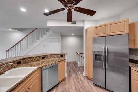 Condo in Treasure Island, Florida, 3 bedrooms  № 1518863 - photo 11