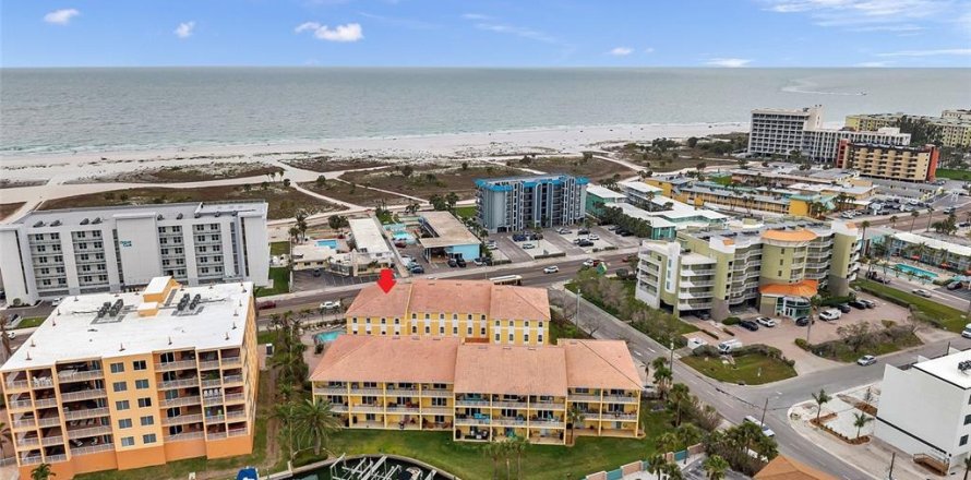 Condo in Treasure Island, Florida, 3 bedrooms  № 1518863