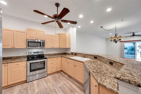Condo in Treasure Island, Florida, 3 bedrooms  № 1518863 - photo 9