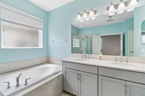 House in Odessa, Florida 4 bedrooms, 277.59 sq.m. № 2107155 - photo 28