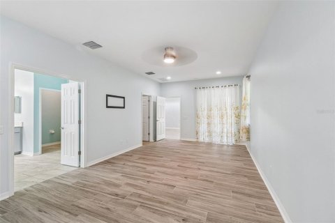 House in Odessa, Florida 4 bedrooms, 277.59 sq.m. № 2107155 - photo 22