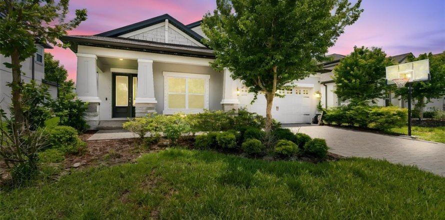 House in Odessa, Florida 4 bedrooms, 277.59 sq.m. № 2107155