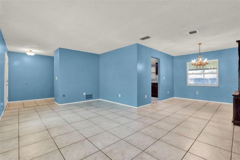 House in Casselberry, Florida 3 bedrooms, 150.78 sq.m. № 1905433 - photo 4