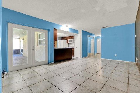 House in Casselberry, Florida 3 bedrooms, 150.78 sq.m. № 1905433 - photo 6