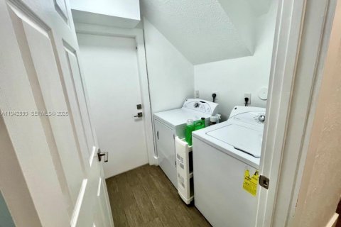 Villa ou maison à vendre à Weston, Floride: 4 chambres, 238.02 m2 № 1999178 - photo 24