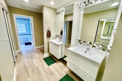 Villa ou maison à vendre à Weston, Floride: 4 chambres, 238.02 m2 № 1999178 - photo 21