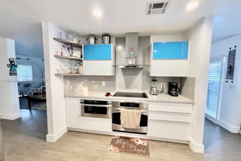 Villa ou maison à vendre à Weston, Floride: 4 chambres, 238.02 m2 № 1999178 - photo 10