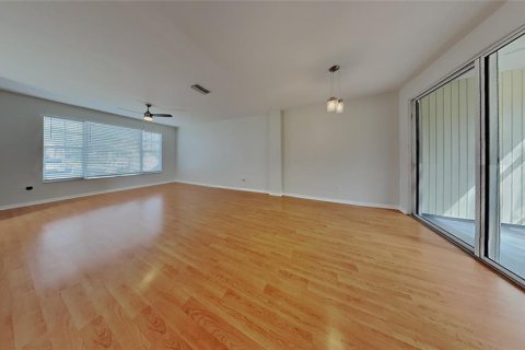 Adosado en venta en Tampa, Florida, 2 dormitorios, 116.31 m2 № 1518683 - foto 3