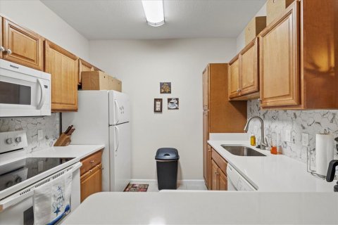 Condo in Bradenton, Florida, 2 bedrooms  № 1906148 - photo 16