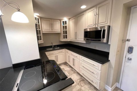 Condo in Clearwater, Florida, 1 bedroom № 2203593 - photo 26
