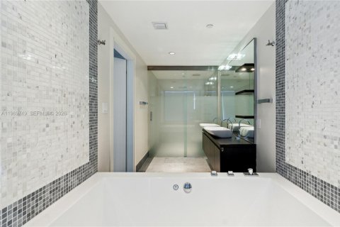 Condominio en alquiler en Miami, Florida, 2 dormitorios, 116.59 m2 № 2030573 - foto 10