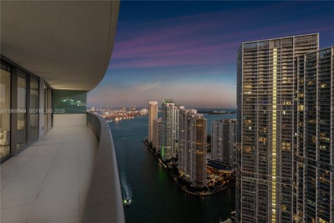 Condominio en alquiler en Miami, Florida, 2 dormitorios, 116.59 m2 № 2030573 - foto 20