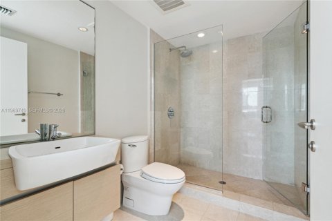 Condominio en alquiler en Miami, Florida, 2 dormitorios, 116.59 m2 № 2030573 - foto 11