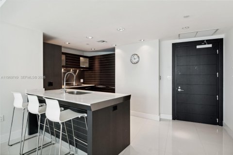 Condominio en alquiler en Miami, Florida, 2 dormitorios, 116.59 m2 № 2030573 - foto 5