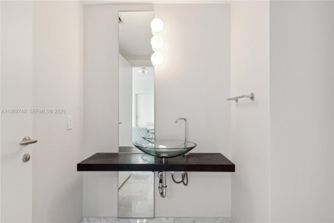 Condominio en alquiler en Miami, Florida, 2 dormitorios, 116.59 m2 № 2030573 - foto 13