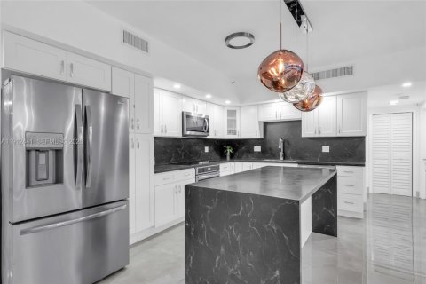 Condo in Sunny Isles Beach, Florida, 3 bedrooms  № 2082333