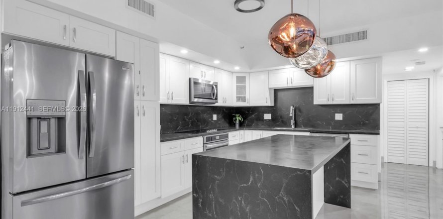 Condo in Sunny Isles Beach, Florida, 3 bedrooms № 2082333
