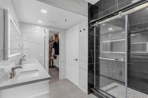 Condo in Sunny Isles Beach, Florida, 3 bedrooms № 2082333 - photo 19