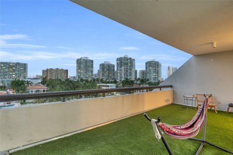 Condo in Sunny Isles Beach, Florida, 3 bedrooms № 2082333 - photo 20