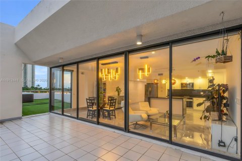 Condo in Sunny Isles Beach, Florida, 3 bedrooms № 2082333 - photo 12