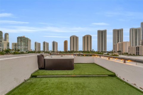 Condo in Sunny Isles Beach, Florida, 3 bedrooms № 2082333 - photo 22