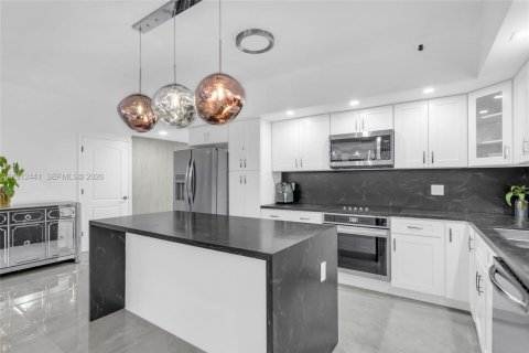 Condo in Sunny Isles Beach, Florida, 3 bedrooms № 2082333 - photo 7