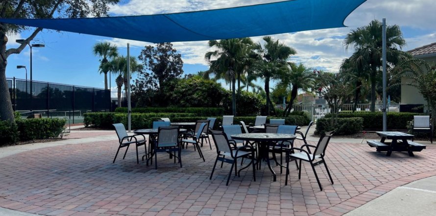 House in Vero Beach, Florida 4 bedrooms, 235.69 sq.m. № 1035958