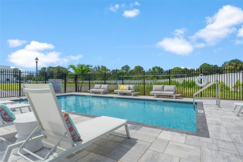 Townhouse in Pinellas Park, Florida 3 bedrooms, 218.41 sq.m. № 2217926 - photo 2