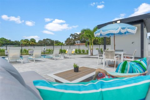 Townhouse in Pinellas Park, Florida 3 bedrooms, 218.41 sq.m. № 2217926 - photo 9