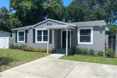 Villa ou maison à louer à Tampa, Floride: 3 chambres, 160.35 m2 № 1788102 - photo 1