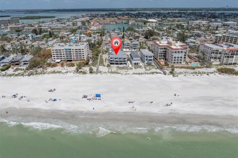 Touwnhouse à Treasure Island, Floride 2 chambres, 140.28 m2 № 2108006